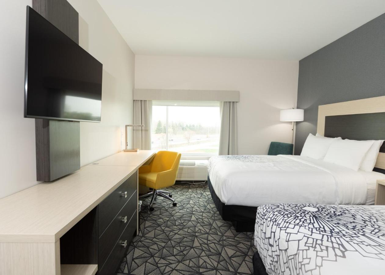 La Quinta Inn & Suites By Wyndham Shorewood Exterior foto