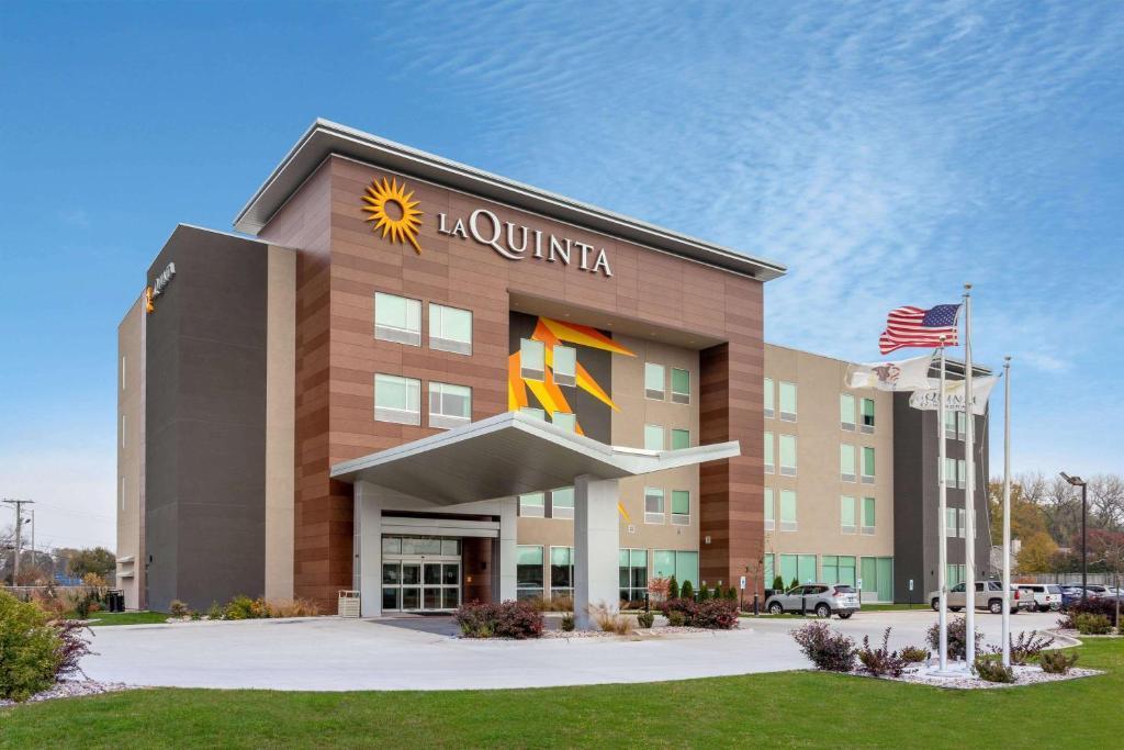 La Quinta Inn & Suites By Wyndham Shorewood Exterior foto