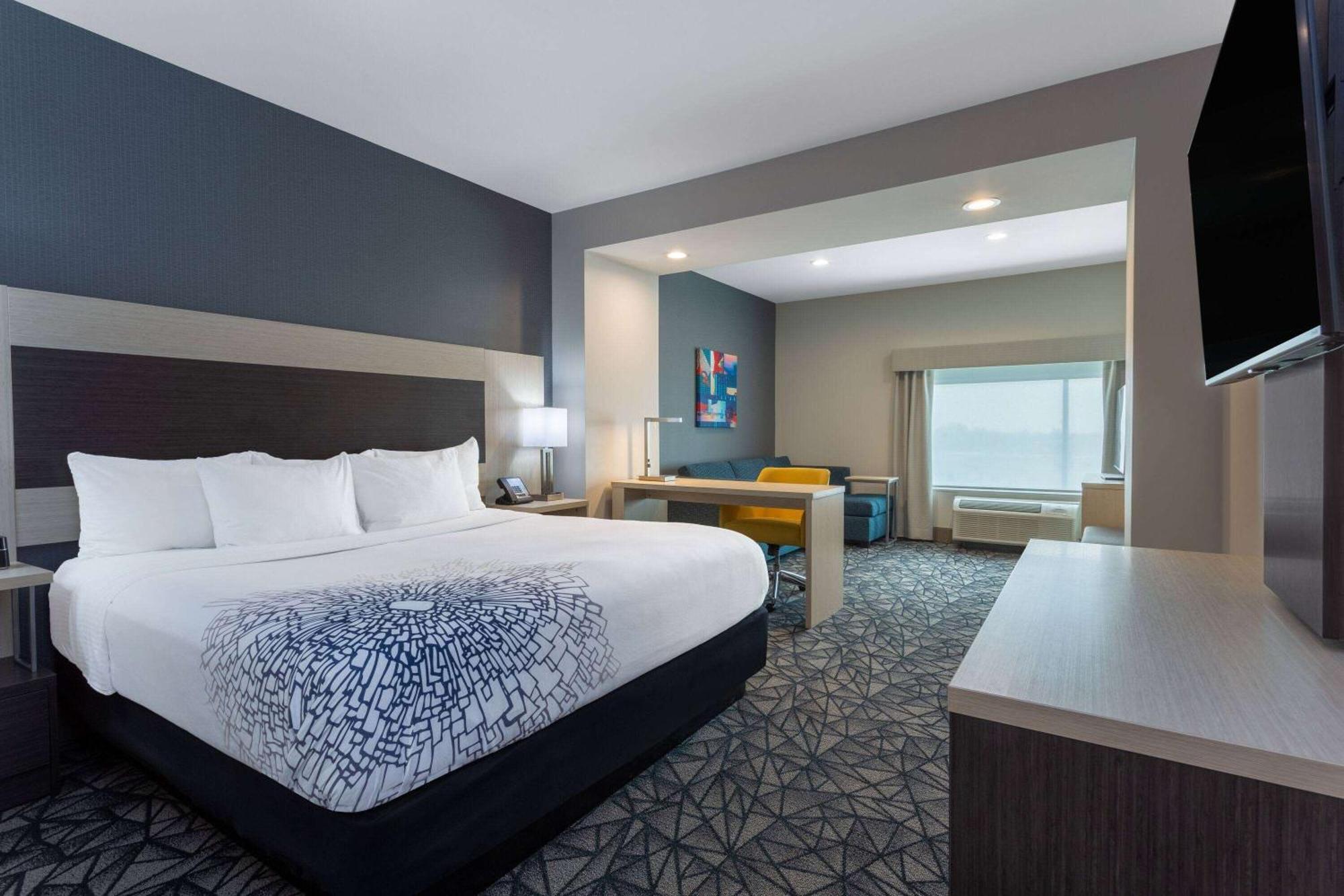 La Quinta Inn & Suites By Wyndham Shorewood Exterior foto
